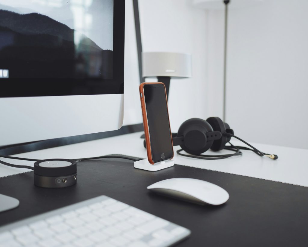 Why Bluetooth Headphones are a Must-Have for Every Traveler